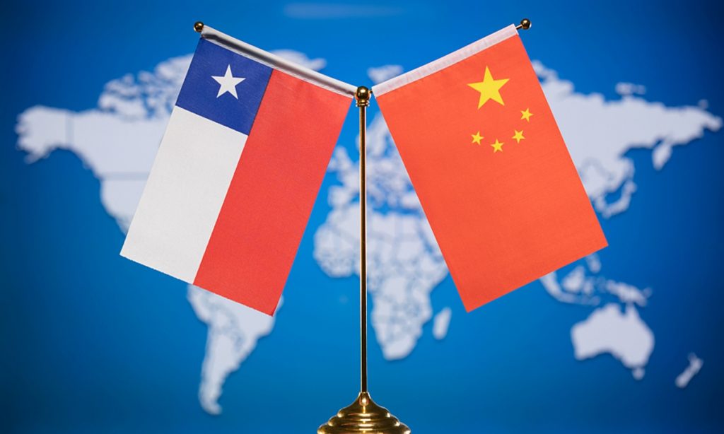 Председатель КНР Си Цзиньпин сегодня утром встретился в Доме народных собраний с президентом Чили Габриэлем Боричем, прибывшим в Пекин для участия в 3-м Форуме высокого уровня по международному сотрудничеству в рамках «Пояса и пути»