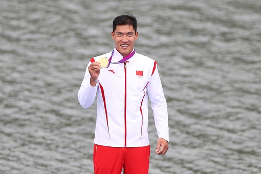 Чжан Дун завоевал золото соревнований по гребле на байдарке-одиночке