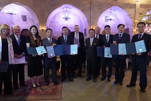 Участники миссии «Чанъэ-5» 2020 года по сбору и доставке лунного грунта на Землю — получили престижную премию «Лавры за командные достижения»