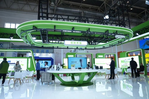 В рамках проходящей в Пекине 1-й Китайской международной выставки цепочек поставок работает экспозиция «Зелёное сельское хозяйство»