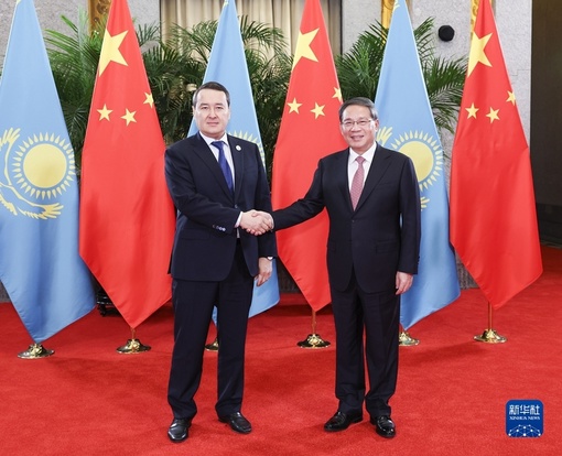 Премьер Госсовета КНР Ли Цян провел встречу с премьер-министром Казахстана Алиханом Смаиловым, прибывшим в Шанхай для участия в VI Китайском международном импортном ЭКСПО