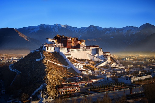  Жители Сицзанского автономного района встретили Новый год по тибетскому календарю