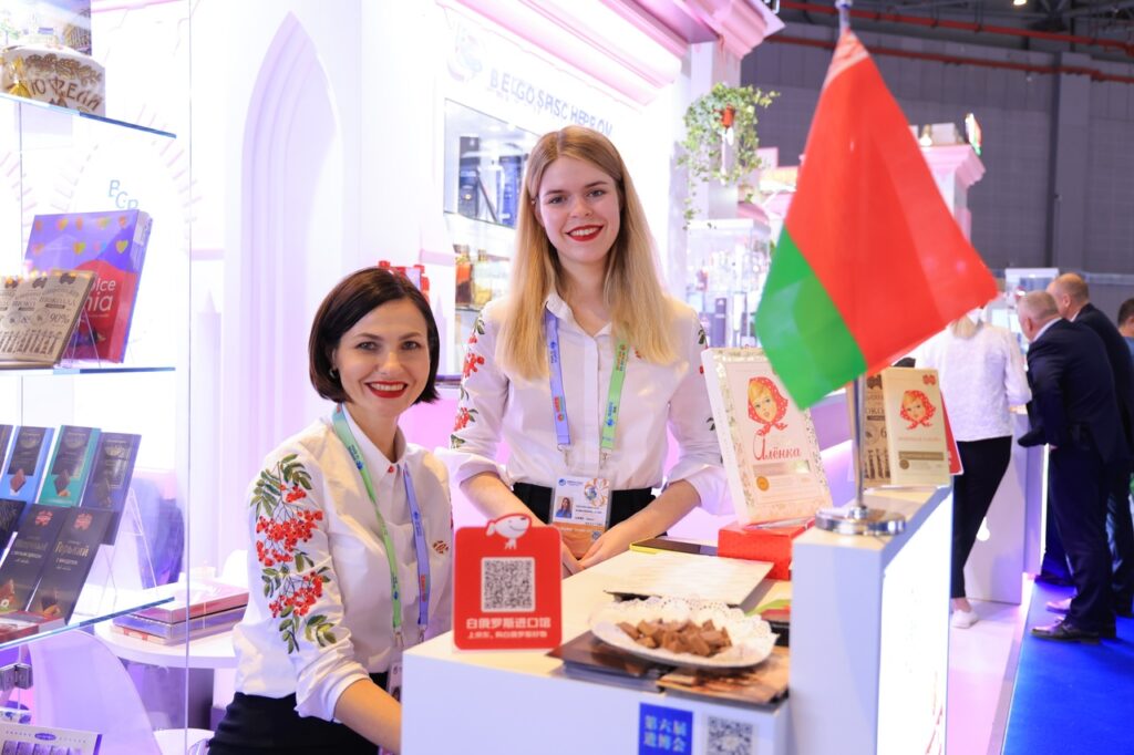 Мороженое, фрукты, шоколад – Беларусь привезла широкий ассортимент вкусностей на Китайскую международную импортную ЭКСПО