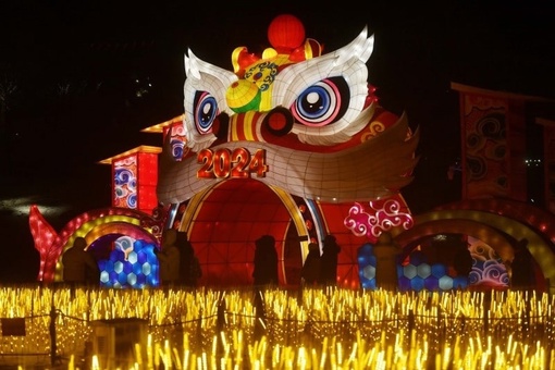 Вечером 21 декабря 2-й Фестиваль фонарей открылся в Пекинском парке Мира