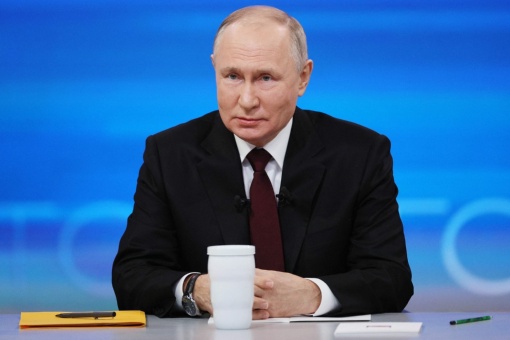 Президент России Владимир Путин подводит итоги года в формате совмещенной прямой линии и итоговой пресс-конференции