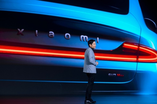 Китайский производитель смартфонов Xiaomi анонсировал свой первый электромобиль — пятиметровый седан SU7
