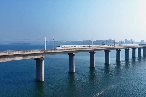 Железная дорога Фанчэнган-Дунсин в Гуанси-Чжуанском автономном районе Китая вступила в стадию пробной эксплуатации, начиная со 2 декабря
