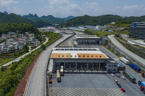 Сегодня официально открылся международный сухопутный порт «Лунбан-Тра Линь», соединяющий Китай и Вьетнам