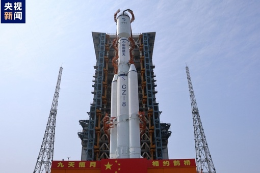 Комбинация китайского спутника-ретранслятора «Цюэцяо-2» и ракеты-носителя «Чанчжэн-8 Y3» доставлена на стартовую площадку космодрома Вэньчан