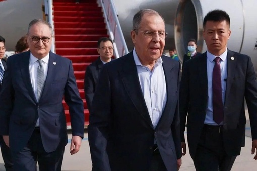 Министр иностранных дел России Сергей Лавров прибыл в Китай с официальным визитом