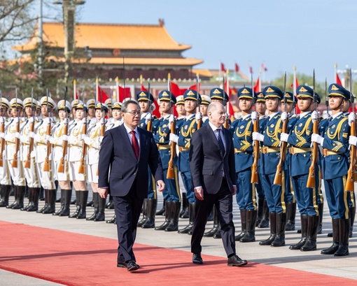 В Пекине прошла встреча премьера Госсовета КНР Ли Цяна с канцлером Германии Олафом Шольцем