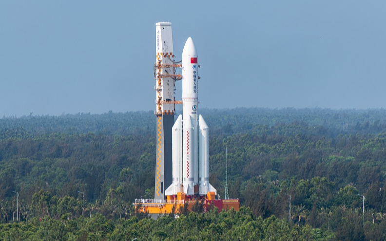 Космический корабль «Шэньчжоу-12» и ракета для его запуска «Чанчжэн-2F» уже доставлены на космодром