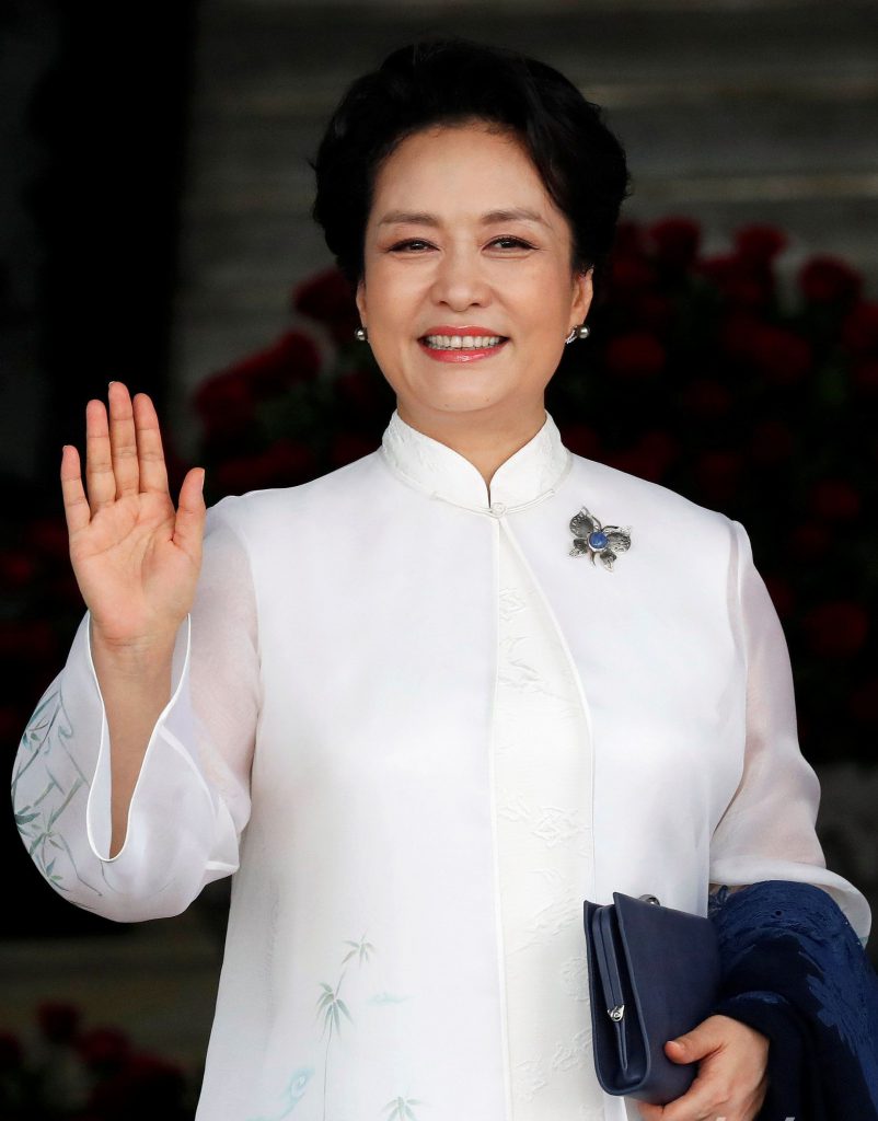 Пэн Лиюань, супруга председателя Си Цзиньпина, сегодня приняла участие во встрече первых леди «Группы двадцати»
