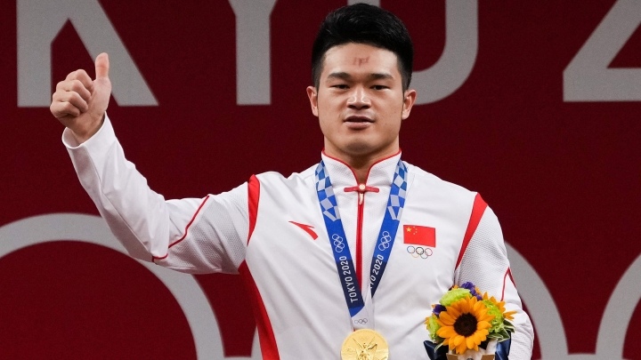 Китайский тяжелоатлет Ши Чжиюн завоевал свое второе олимпийское «золото»