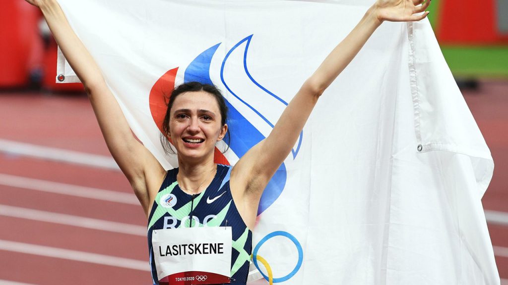 Российская легкоатлетка Мария Ласицкене заняла первое место в прыжках в высоту на Олимпийских играх в Токио