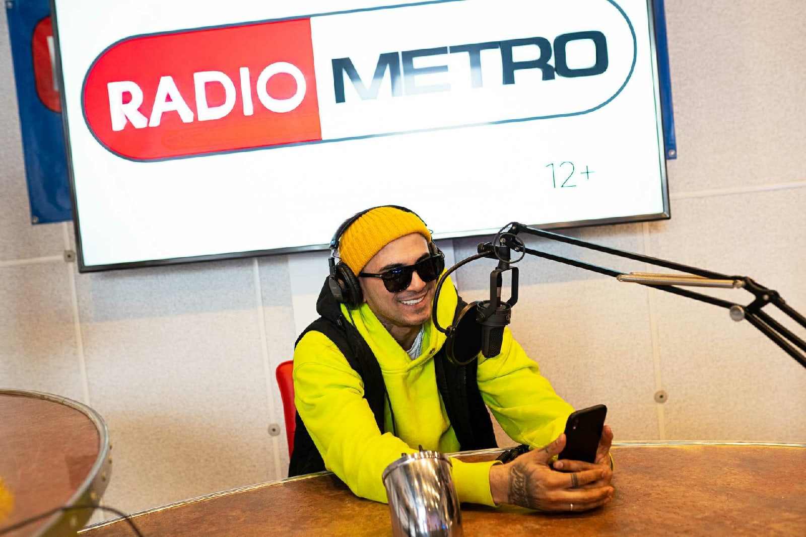 Радио метро. Radio Metro. Радио метро 102.4 PNG.