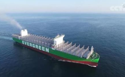 В Китае построили самое большое контейнерное судно в мире