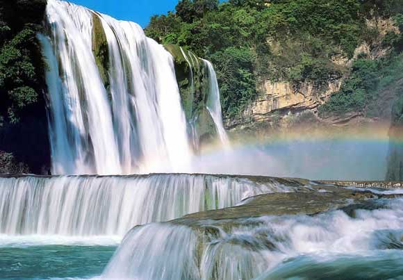 Знаменитый водопад Хуангошу