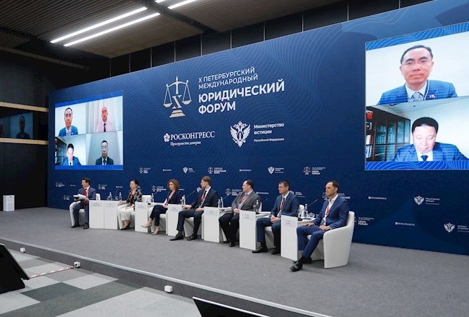 30 июня в рамках Х Петербургского международного юридического форума состоялась дискуссия «Поворот на Восток: правовое обеспечение взаимных инвестиций