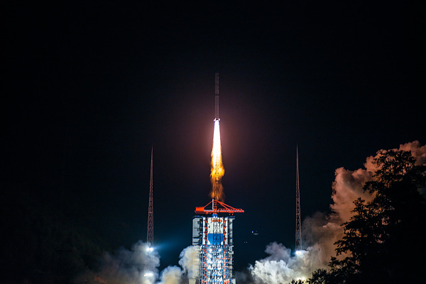 Китай успешно вывел на орбиту третью группу спутников дистанционного зондирования Земли семейства «Яогань-35»