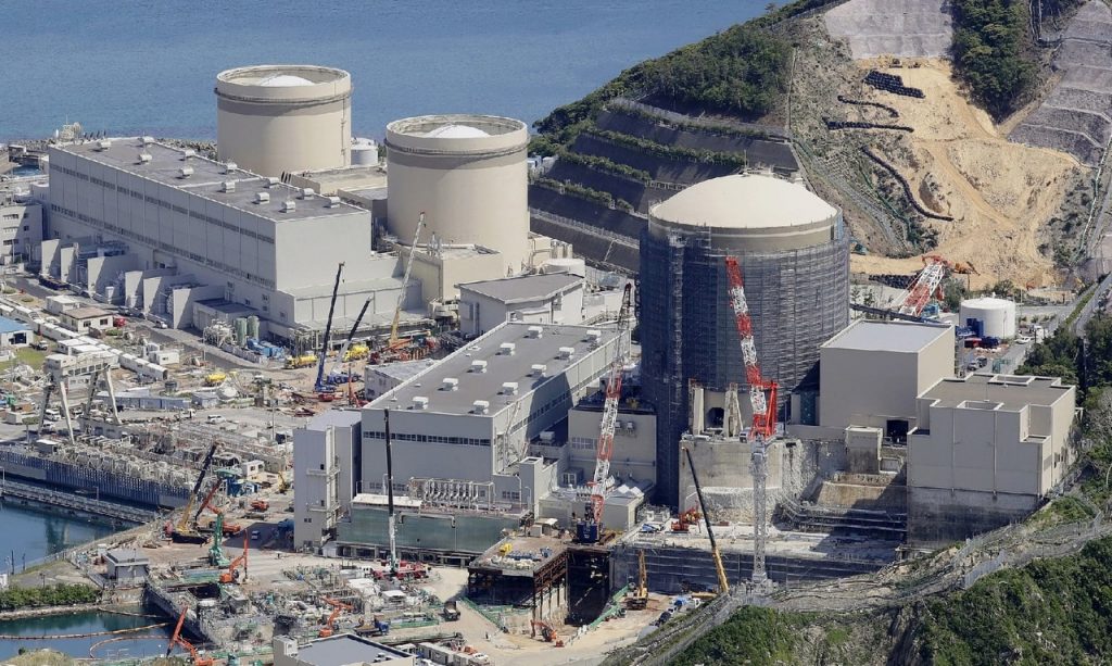 Утечка около семи тонн радиоактивной воды произошла на остановившем работу третьем реакторе АЭС «Михама» в центральной части Японии