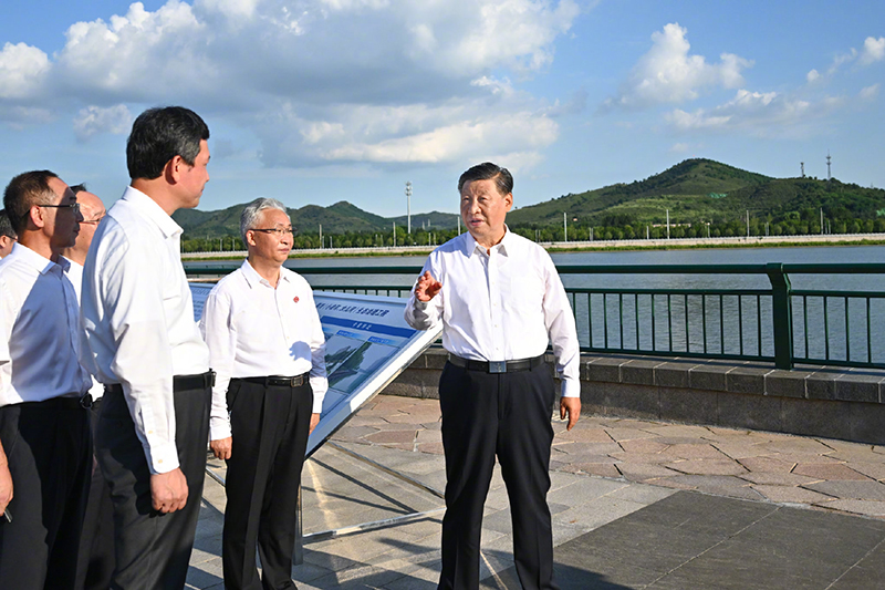 Си Цзиньпин подчеркнул необходимость обеспечения безопасности жизни людей в рамках борьбы с паводками