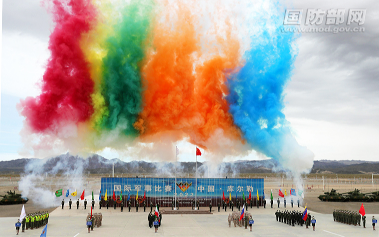 ​На полигоне Корла в Синьцзяне стартовали соревнования военно-инженерных подразделений и экипажей БМП