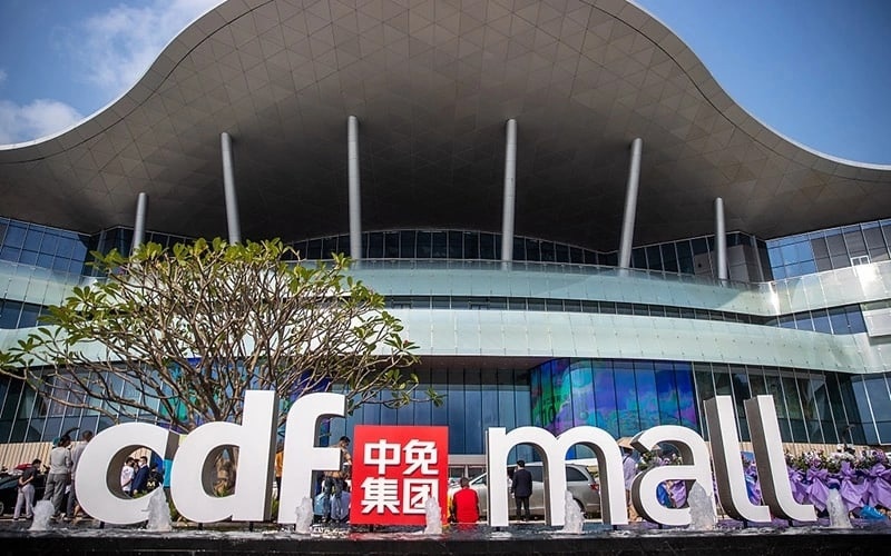 28 октября в городе Хайкоу официально открылся самый масштабный в мире ТЦ беспошлинной торговли под названием CDF Mall