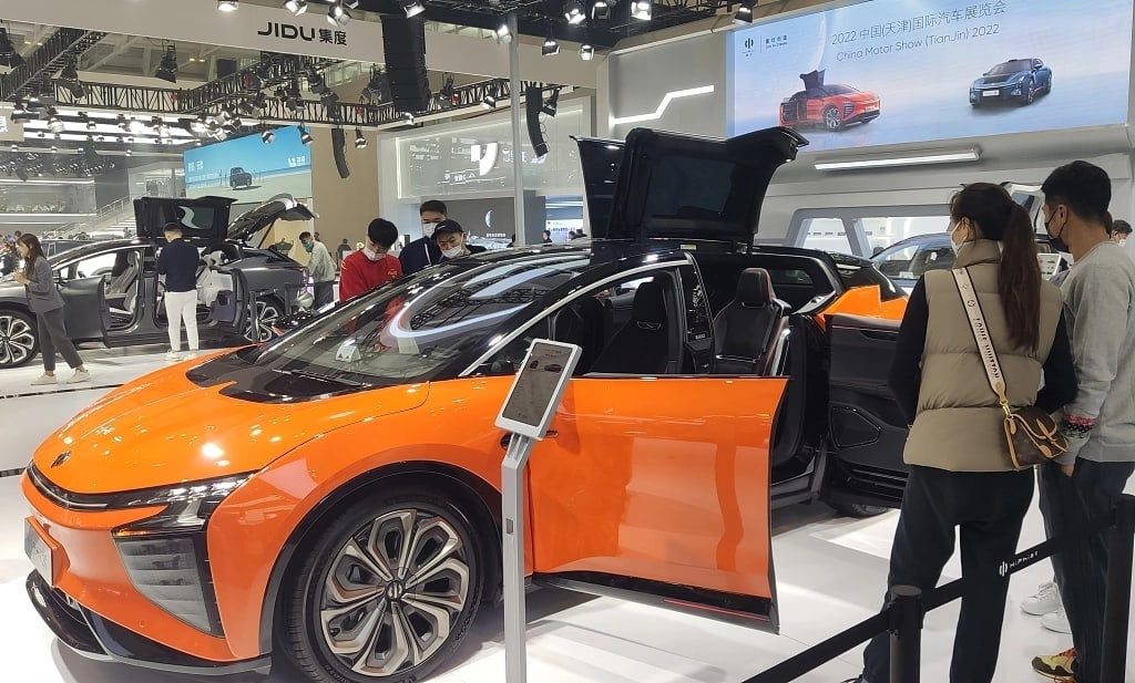 Китайская международная выставка автомобилей 2022 года открылась в четверг в национальном выставочном и конференц-центре в городе Тяньцзинь на севере Китая