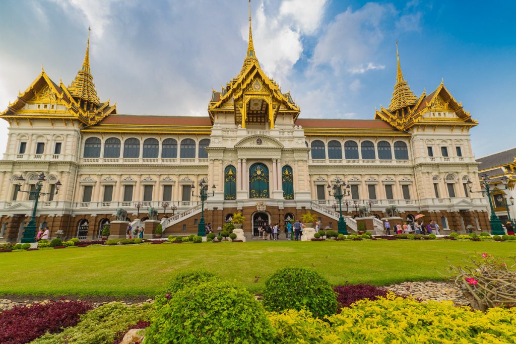 Тысячи китайских туристов прибыли в столицу Таиланда Бангкок после оптимизации Китаем мер борьбы с COVID-19, которые вступили в силу 8 января