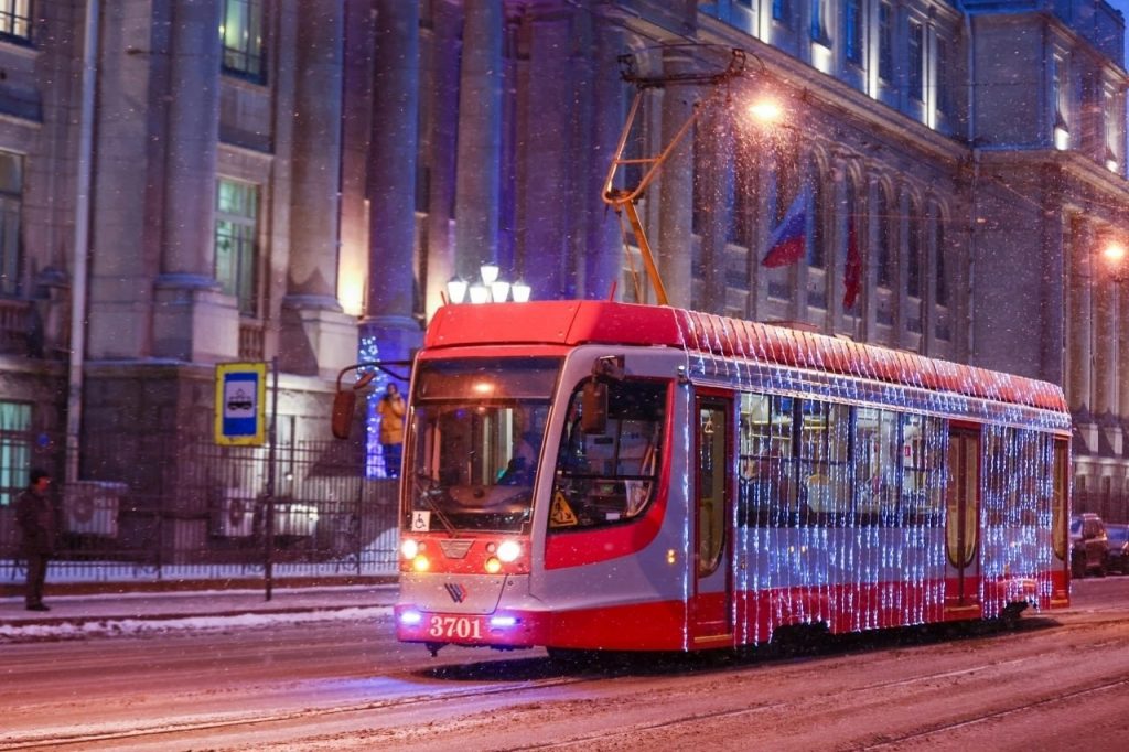«Волшебный трамвай» начинает свое новогоднее путешествие по улицам Петербурга