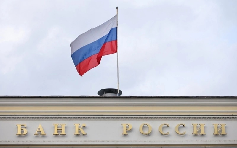 Российский Центробанк впервые за восемь месяцев не стал повышать ключевую ставку