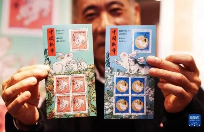 Французская почтовая компания La Poste выпустила две марки, посвященные наступающему Новому году
