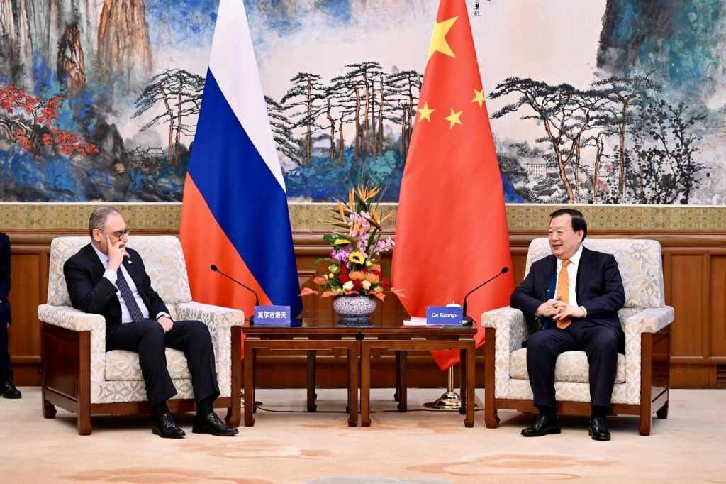 Посол России в Китае Игорь Моргулов встретился с  Ся Баолуном
