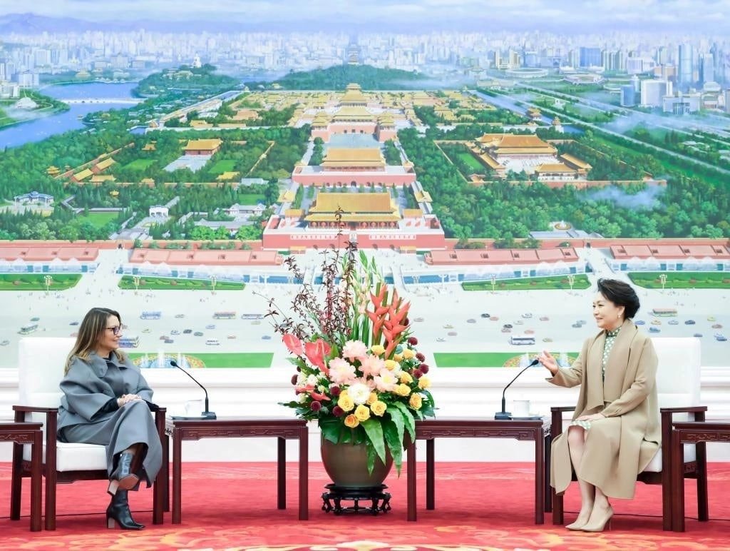 Пэн Лиюань в Пекине  провела встречу с Розанжелой Лулой да Силвой, супругой президента  Бразилии
