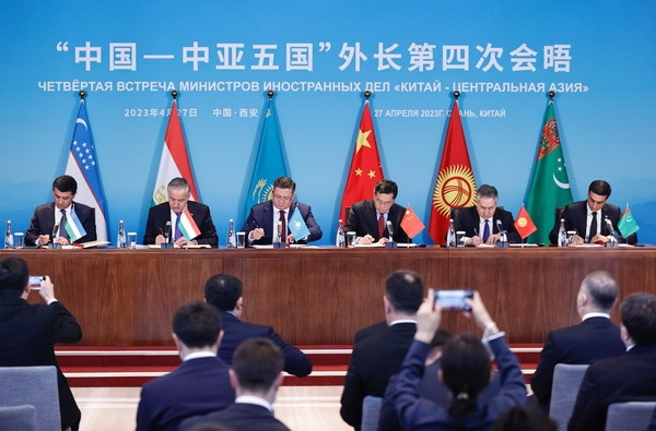 Министр иностранных дел Китая Цинь Ган встретился со своими коллегами из Центральной Азии в свободном торговом порту в Сиане