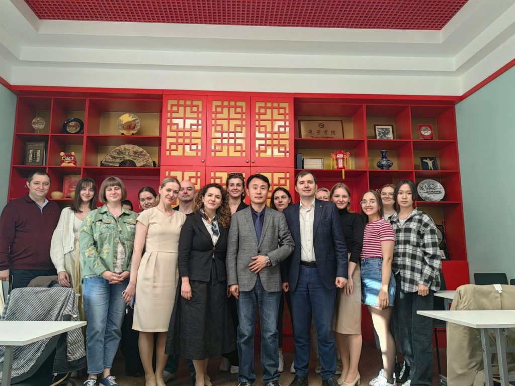 Китайском кабинете СПбГУ прошел круглый стол, посвященный современной литературе северо-западного Китая
