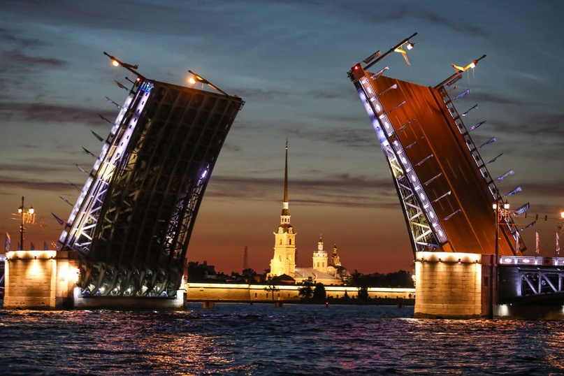 В Петербурге Дворцовый мост разведут под вьетнамскую национальную музыку