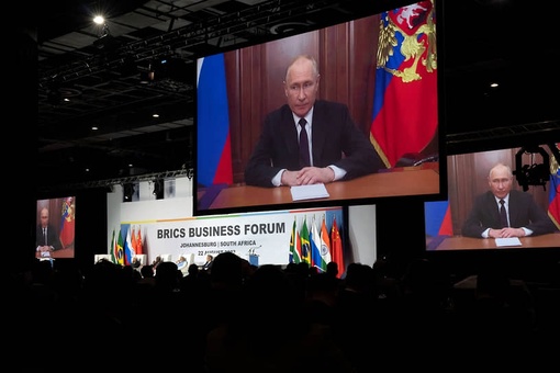 Президент России Владимир Путин выступил с видеообращением к участникам Делового форума БРИКС, который проводится перед началом саммита организации.