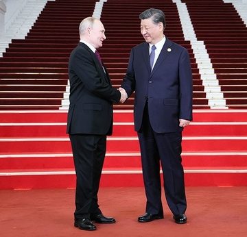 Председатель КНР Си Цзиньпин провел переговоры с президентом РФ Владимиром Путиным, прибывшим в Пекин для участия в 3-м Форуме высокого уровня по международному сотрудничеству в рамках «Пояса и пути»