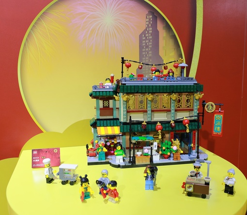 На ЭКСПО (CIIE-2023) в Шанхае компания Lego презентовала четыре набора своих фирменных кубиков
