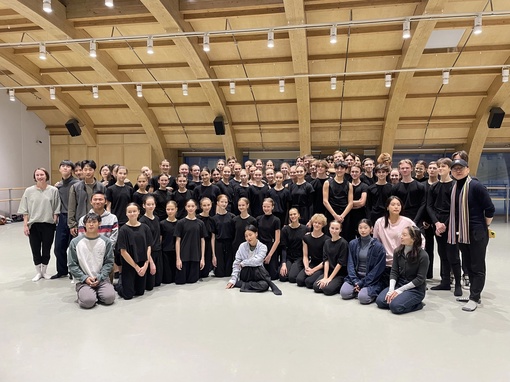 Для учащихся Академии танца Бориса Эйфмана прошел мастер-класс по современному танцу от основателя и хореографа Театра танца Xiexin (XDT) — Си Синь