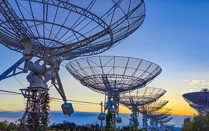 На днях в Китае началось строительство двух радиотелескопов с 40-метровой апертурой в городском округе Шигадзе, расположенном в Тибетском автономном районе на юго-западе Китая, и в горах Чанбайшань на территории провинции Цзилинь на северо-востоке Китая соответственно.