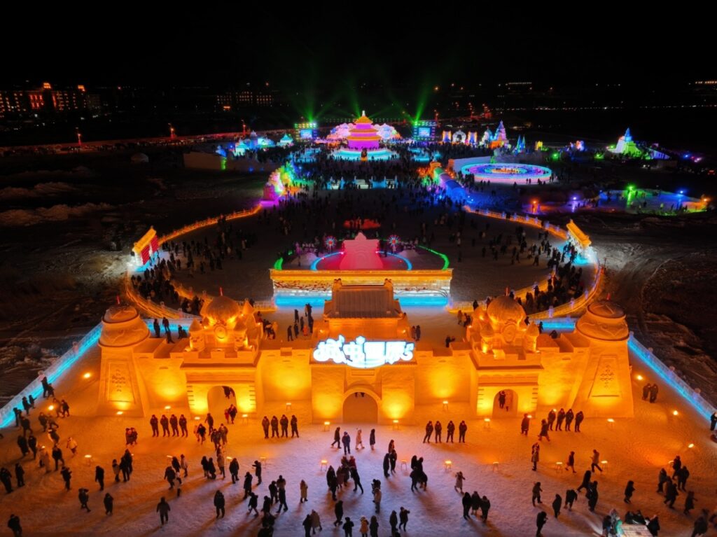 В городе Маньчжурия открылся 21-й Китайско-Российско-Монгольский международный фестиваль льда и снега