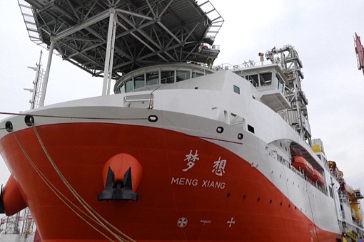 Первое китайское судно собственной постройки для сверхглубокого бурения «Мэнсян» («Мечта») вышло на ходовые испытания