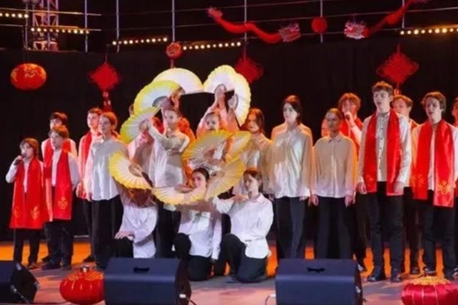 ​Школьный фестиваль «Китайский Новый Год» в Санкт-Петербурге познакомил маленьких россиян с культурой Китая