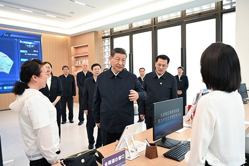 Генеральный секретарь ЦК КПК Си Цзиньпин с понедельника по вторник проинспектировал город Чунцин на юго-западе Китая