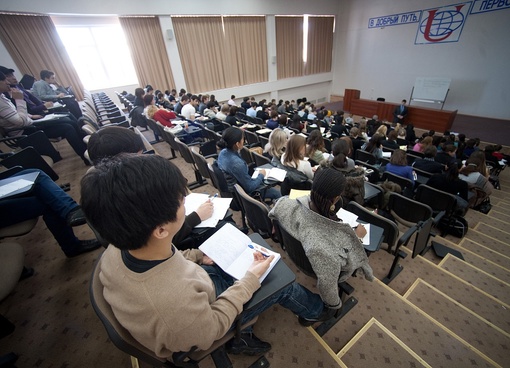 В российских вузах обучаются 41,4 тыс. граждан Китая, в частности на бакалавриате — 24,5 тыс., специалитете — 2,4 тыс., в магистратуре — 14,5 тыс. человек.