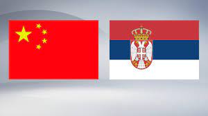 8 мая в первой половине дня в сопровождении президента Сербии Александра Вучича председатель КНР Си Цзиньпин приехал на площадь перед зданием Правительства Сербии