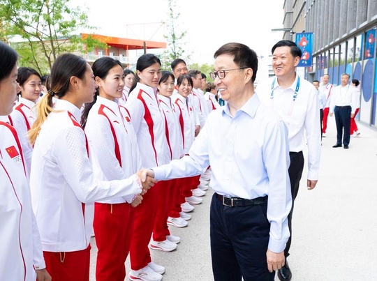 Специальный представитель председателя КНР Си Цзиньпина и зампредседателя КНР Хань Чжэн посетил Олимпийскую деревню в Париже